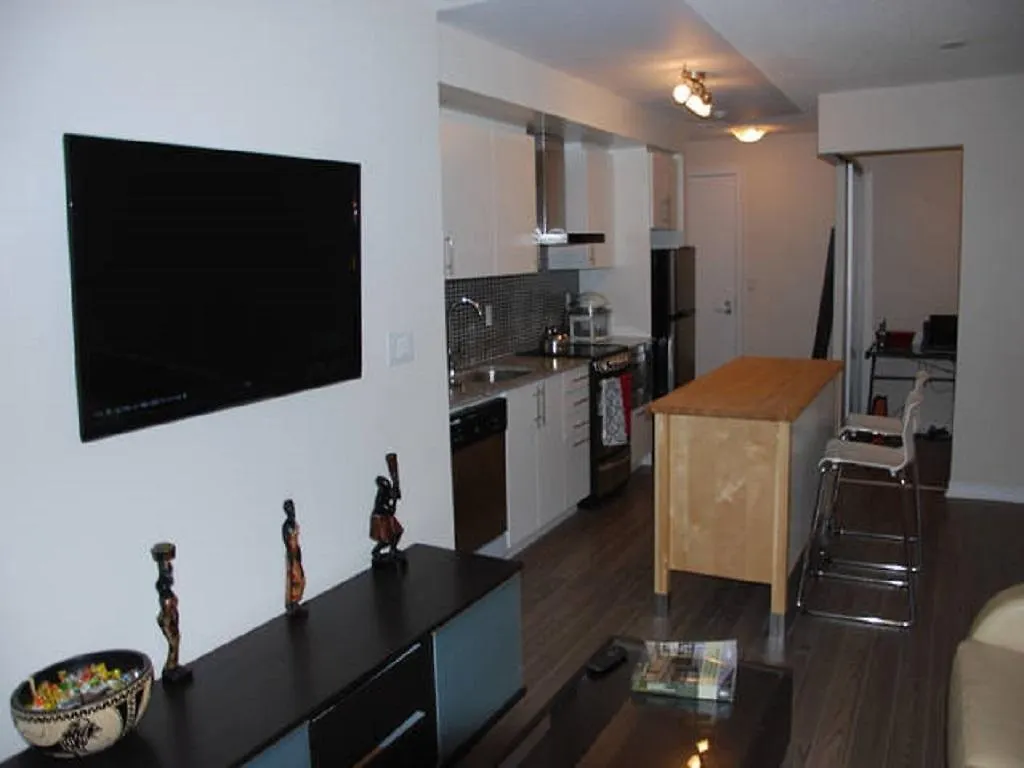 Pinnacle Suites - Luxurious Downtown Suite Toronto Apartment