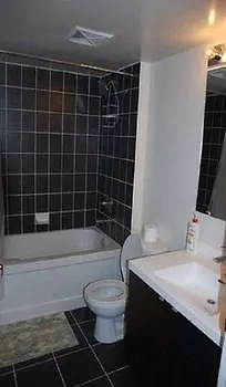 Pinnacle Suites - Luxurious Downtown Suite Toronto Apartment