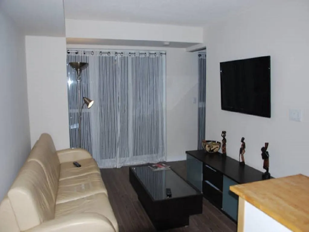 Pinnacle Suites - Luxurious Downtown Suite Toronto